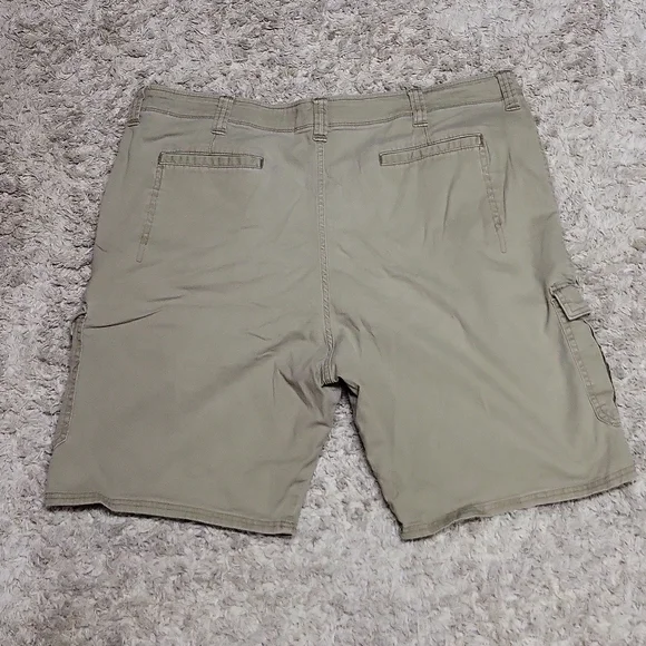 Wrangler relaxed fit cargo shorts - Picture 2 of 3